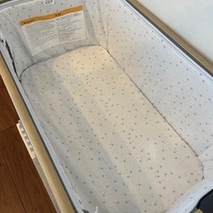 Maydollyのキャスター付きのベビーベッド　説明書付きの画像