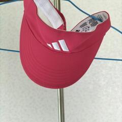 アディダス　サンバイザーの画像