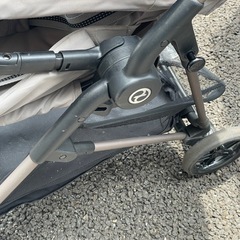 定価8万円サイベックスベビーカー 純正フットマフ付きの画像