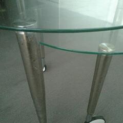☆ガラスローテーブル☆便利な可動式！の画像