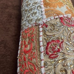 ビーズ刺繍クッションusedの画像