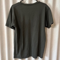 Mサイズ 着丈65cmくらい VネックTシャツ メンズの画像