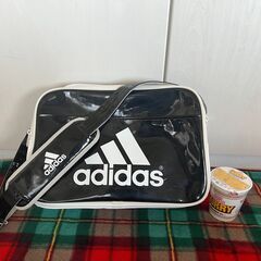 アディダス　肩掛け鞄　スポーツバック　通学