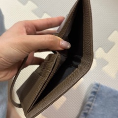 財布　オリーブグレーの画像