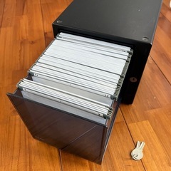 CD DVD　保管ケース　８０枚保管可能　ワンタッチオープン　鍵...