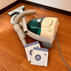 【6月30日まで】紙フィルター付き2009年製　掃除機　東芝クリーナー　VC-Y2K グリーンの画像