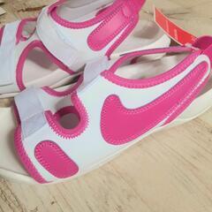 NIKE　白　ピンク　スポーツサンダルの画像