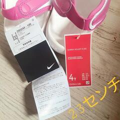 NIKE　白　ピンク　スポーツサンダルの画像
