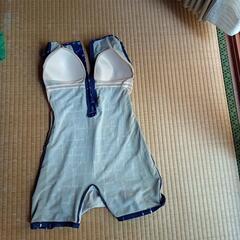 婦人水着ワンピースタイプの画像
