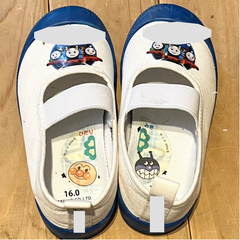 【8/30まで】上履き2足、コンバース　スニーカー1足の画像