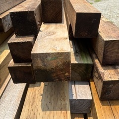 色々な大きさの木材の画像