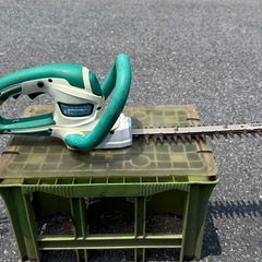 makita マキタ 300mm 生垣バリカン 100V MUH3052の画像