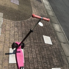 子供女の子
キックボード