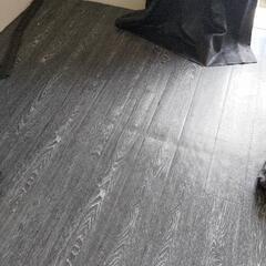 フロアタイル　ブラック、ブラウン