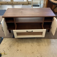 ☆値下げ☆T2506-390 テレビ台 扉３つ ホワイト ブラウン キズ汚れめくれ有りの画像