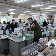 残業少なめ・未経験OK｜中古バス工場の総務事務の画像