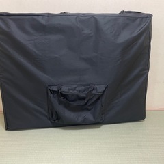 折りたたみ式マッサージベッド ⚫️中古品、アルミ製の足
