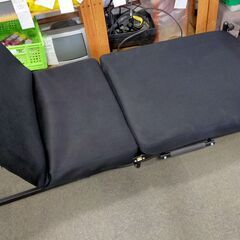 △ A 折りたたみベッド シングルベッド 展開時の寸法 高さ 33㎝ 長さ 210cm 幅 90cm メーカー不明 マットに破れあり 現状渡しの画像