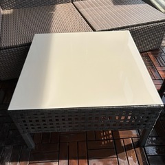 【美品】IKEA ガラステーブル　屋外用の画像