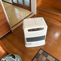 🩷白いファンヒーター🩷ちょっと季節はずれですが？