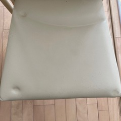 椅子　2つの画像