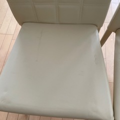 椅子　2つの画像