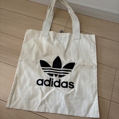 アディダス　トートバッグ