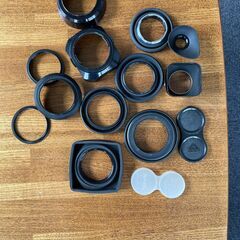 古いカメラの付属品多数の画像