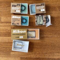 古いカメラの付属品多数の画像