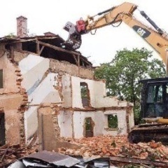 ハウスクリーニング、ゴミ清掃、庭掃除、家の解体、建物の解体、格安の画像