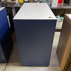 🔥🔥【直接お持ち帰りで50％OFF】🔥🔥大型収納ケース キャスター付き作業台 キャビネット 中古家具の画像