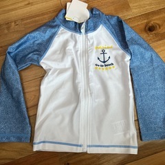 新品♥️ラッシュガード 100cm