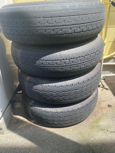 ハイエースほぼ未使用室内保管195/80R15