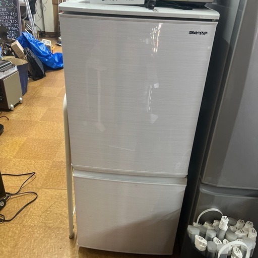 ⭐︎送料込⭐︎シャープ 冷蔵庫つけかえどっちもドア 2020年製 137L 単身用 SHARP どっちもドア冷蔵庫 137L ホワイト 2020年製 Amazon.co.jp