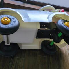 子ども　乗り物　パトカー　？　押し車の画像