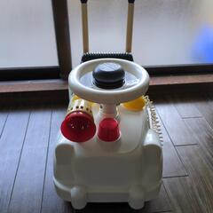 子ども　乗り物　パトカー　？　押し車の画像