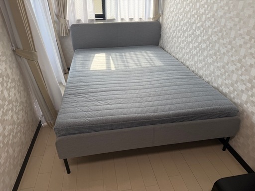 ダブルベッドフレーム、ダブルベッドマットレス