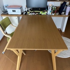 ダイニングテーブル、折りたたみ椅子