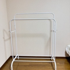 ハンガーラックの画像