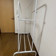 ハンガーラックの画像