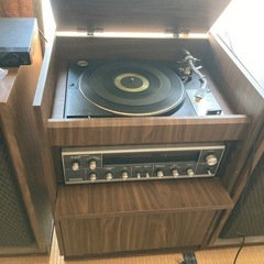 レコードプレーヤー、ウーハー、レコード盤
の画像