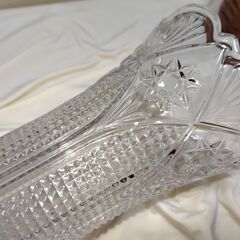【まだ受付中・送付可能】美品 レッドクリスタルガラス カットガラス 花瓶 フラワーベース♪ 早い者勝ちです✨✨の画像