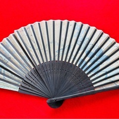 青い花模様の扇子 うちわ 布生地　和装小物 着物 浴衣　の画像