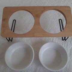 ★美品★FUKUMARU

犬猫用スタンド付きセラミック食器

の画像