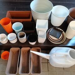 【値下げ/まとめ売り】プランター 植木鉢 ジョウロ の画像
