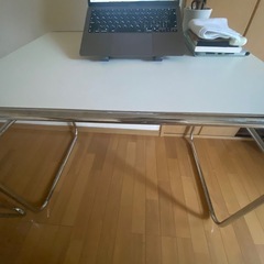 chrome & white ponit desk. の画像