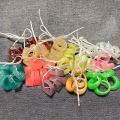 リング 樹脂 カラフル　60個すべて　イベント　プラスチックアクリルリング　ハンドメイドの画像