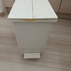 観音開きゴミ箱