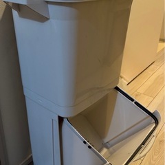 キャスター付きゴミ箱の画像