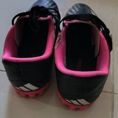 adidas  サッカー トレーニングシューズの画像